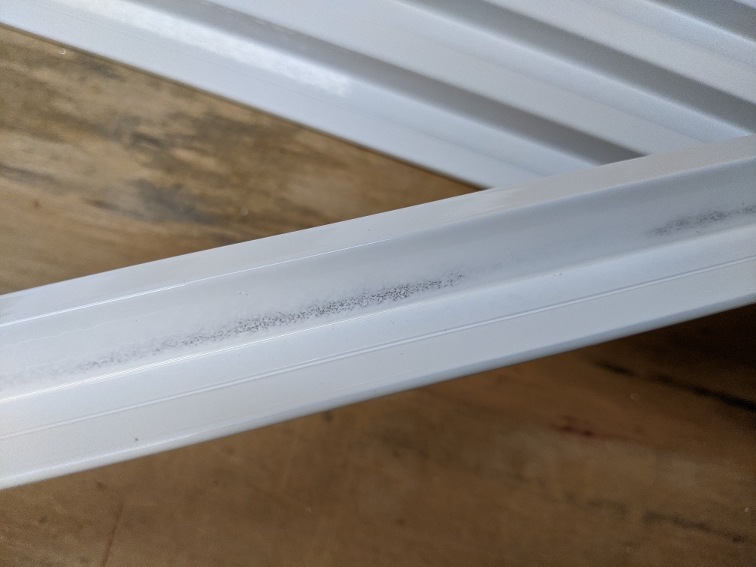 White SNAPP screen Track with paint error 2nd quality